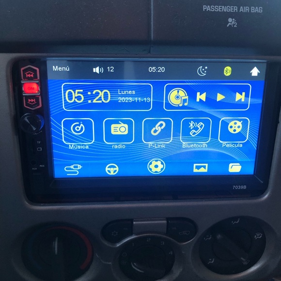 Bluetooth , touch screen car radio like news/ rear camera - Picture 2 of 2